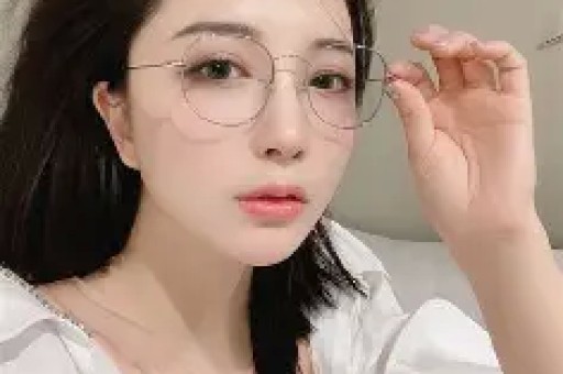 “直播新一姐”赵露思粉丝超2200万：小红书的一场“顶流”合谋？