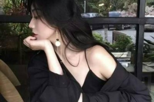 25岁男子猥亵20余名独行女性获刑8个月；“自己在淋雨却为小动物遮风挡雨”外卖小哥大雨中救断腿小狗感动无数网友｜三工晨报